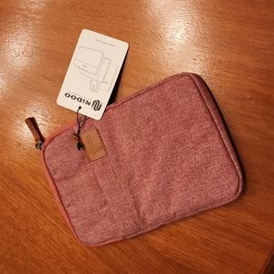 Nidoo small notebook case! NWT! COOL PINK AND MAUVE CASE!
